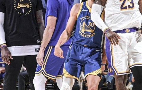 圣诞大战还看湖勇春晚！詹库对飚30+  小里准绝杀