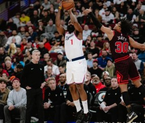 开云体育APP下载-快船大爆冷！哈登24+6毫无借口，新援爆发尽力，公牛7人得分上双